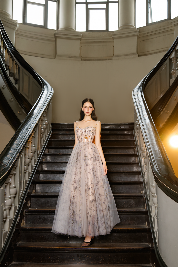 LIANO DRESS - Đầm Công Chúa Voan Xám Thuê Họa Tiết Cao Cấp