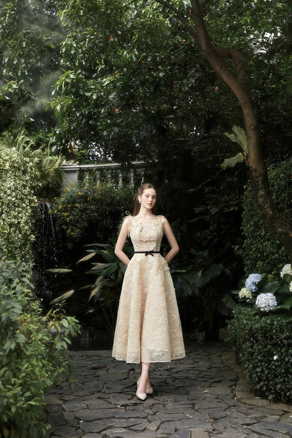 DORI DRESS - Đầm Ren Vàng Nhạt Dáng Dài Thanh Lịch
